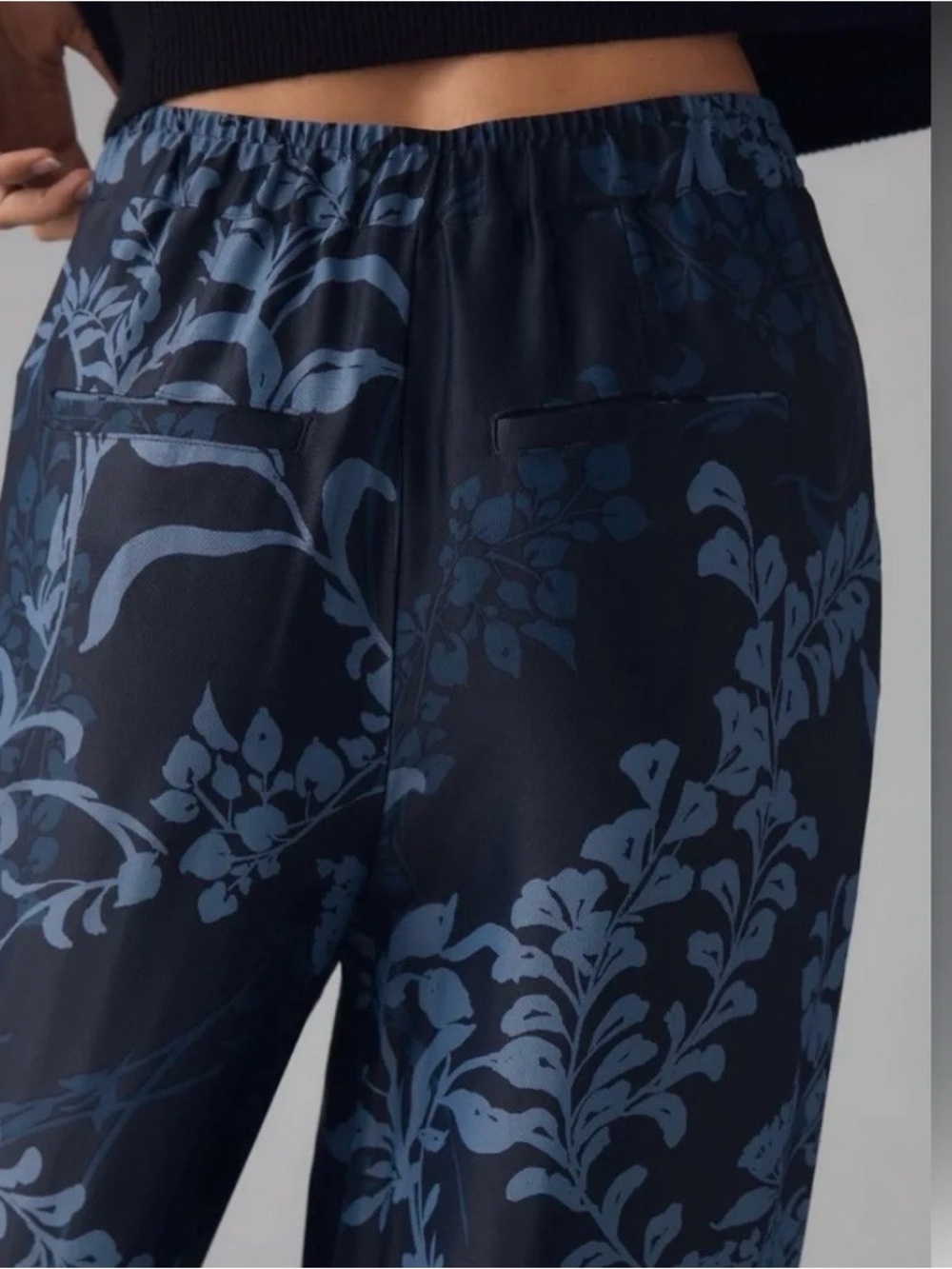 Anthropologie Silky High Rise Wide Leg Pants Floral Print Pockets Navy Size 10 - Picture 3 of 13